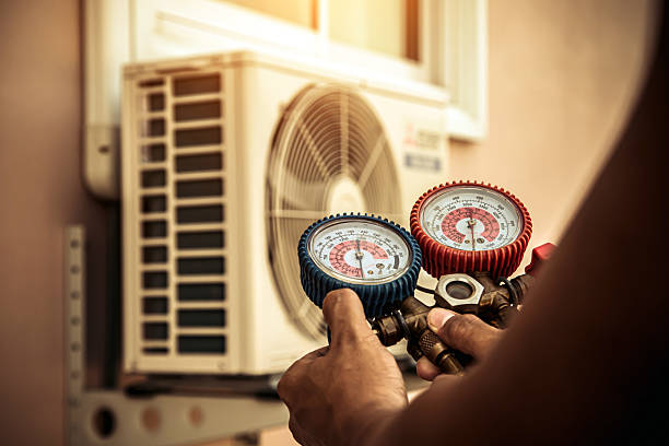 Professional Hvac technician working in Mount Morris, MI